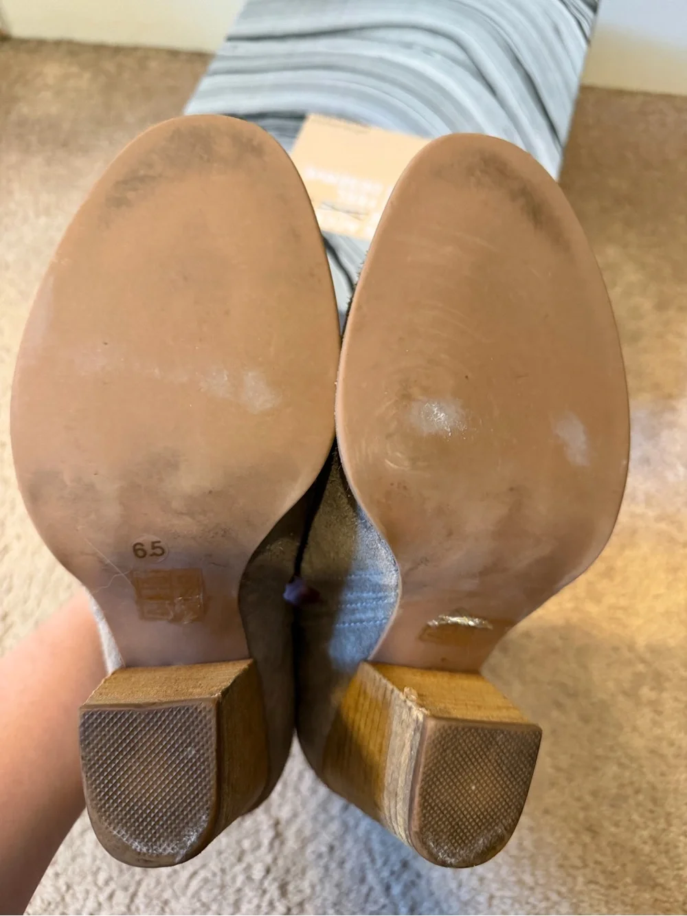 Slip-On Suede Chelsea Boots for women - Gray